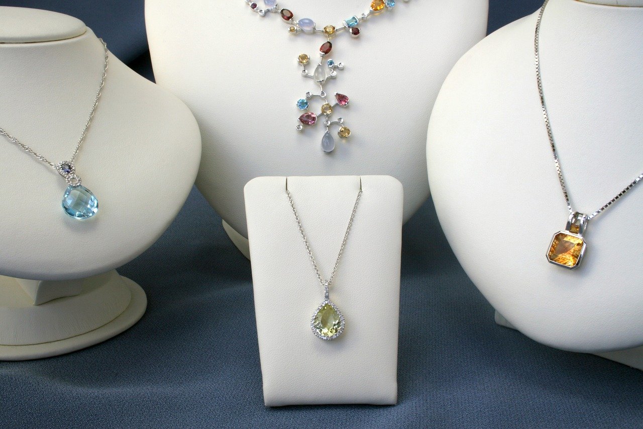 jewelry, pendant, necklace-2683854.jpg